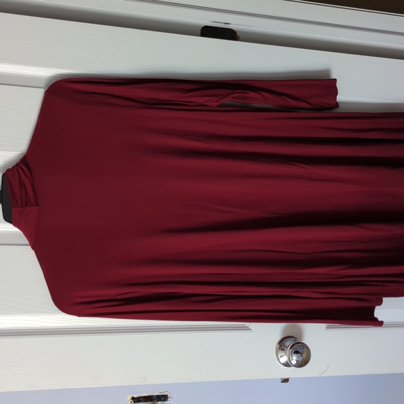 Jones New York flowing rayon top with sequins - Picture 4 of 4